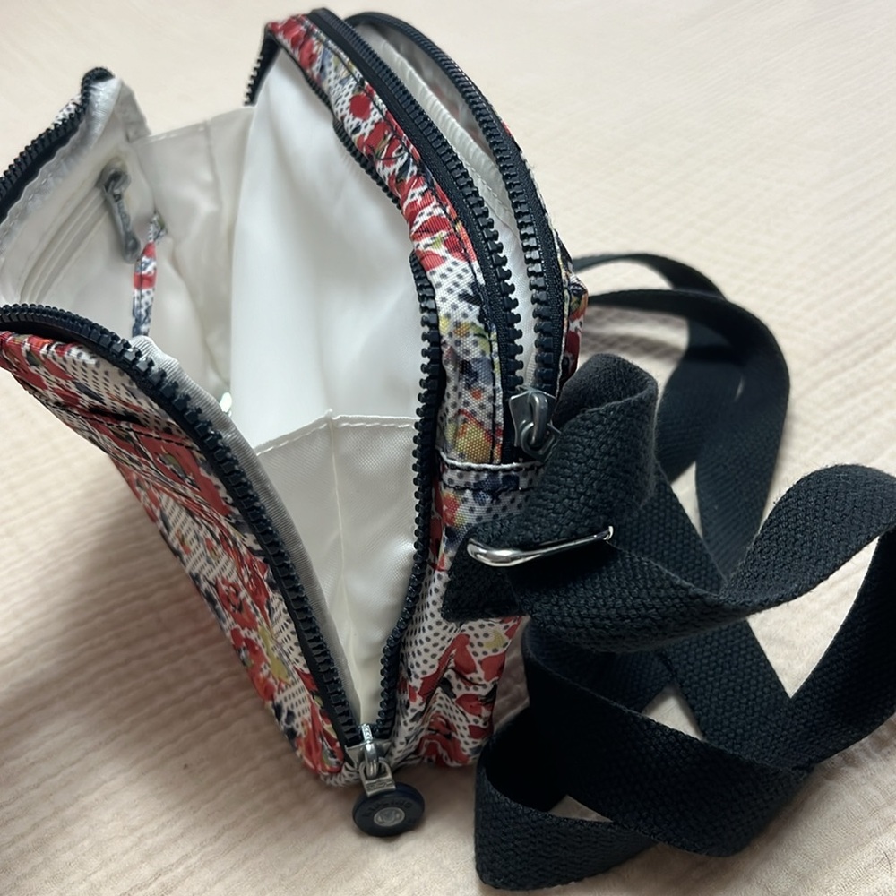 Kipling Crossbody - Picture 5 of 7